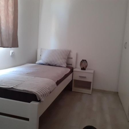 Apartmani Grumf Gornji Karin Exteriör bild