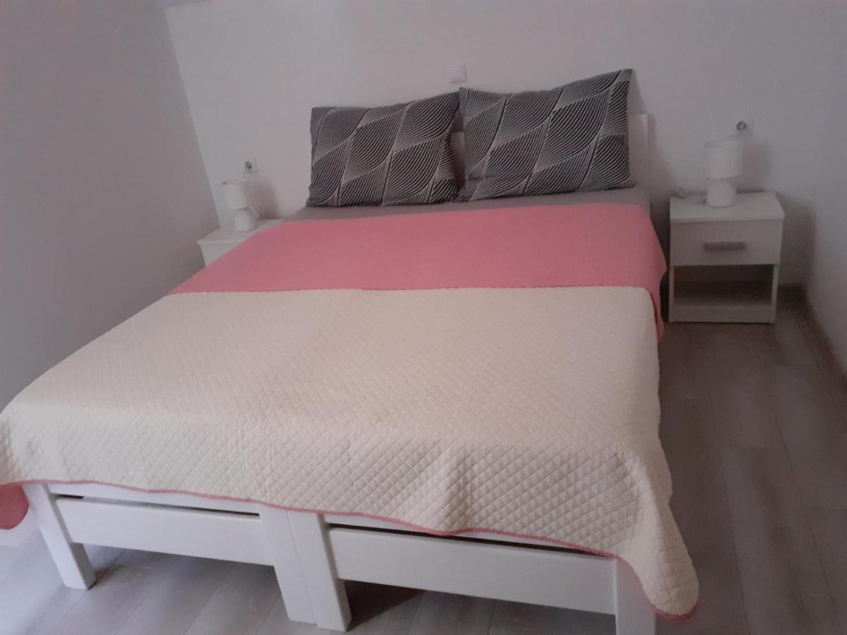 Apartmani Grumf Gornji Karin Exteriör bild