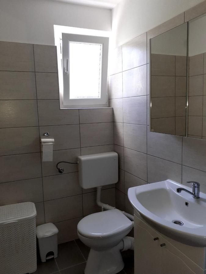 Apartmani Grumf Gornji Karin Exteriör bild