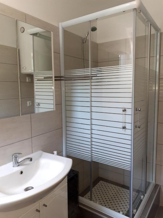 Apartmani Grumf Gornji Karin Exteriör bild